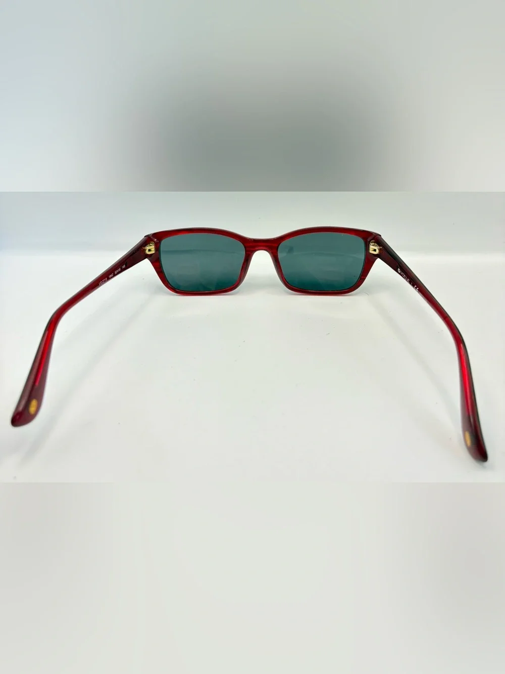Vogue listing pair
